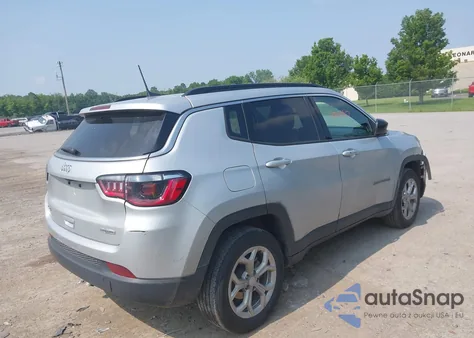 2024 Jeep Compass Latitude 4X4 z USA, uszkodzony, nr VIN 3C4NJDBN4RT117874